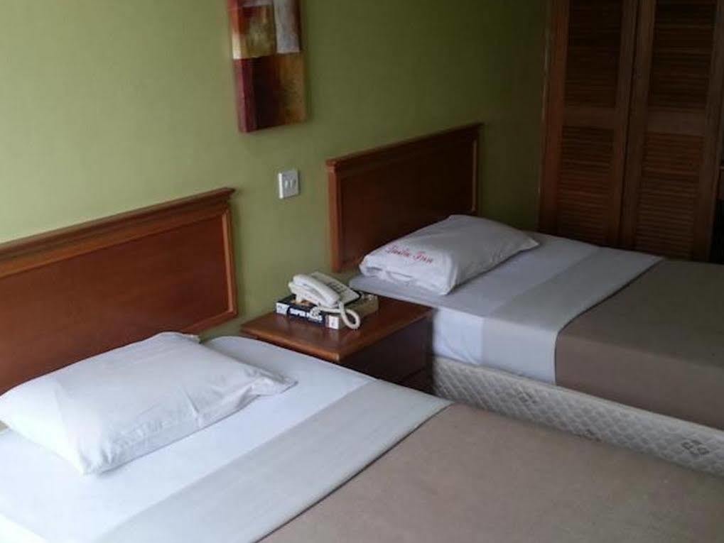Laila Inn Kuching Ngoại thất bức ảnh